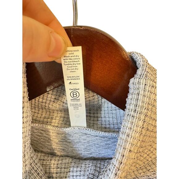 ATHLETA Flurry Blizzard Shine Turtleneck Size Small EUC $89 MSRP Grey Heather - Picture 8 of 8